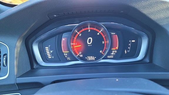 Volvo V60 Cross Country 7 of 10