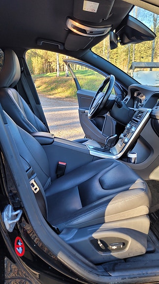 Volvo V60 Cross Country 9 of 10