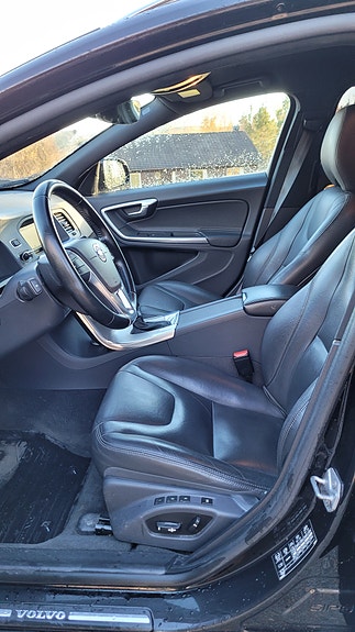 Volvo V60 Cross Country 8 of 10