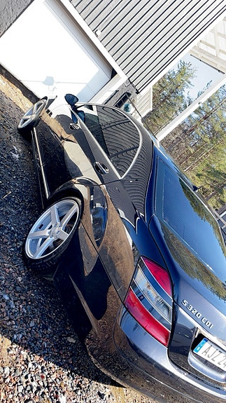 Mercedes-Benz S320 2 of 4