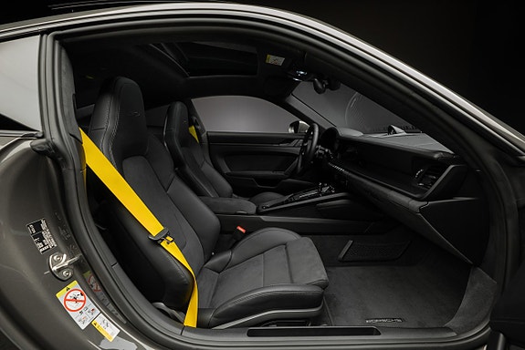 Porsche 911 Carrera 4 GTS 9 of 16