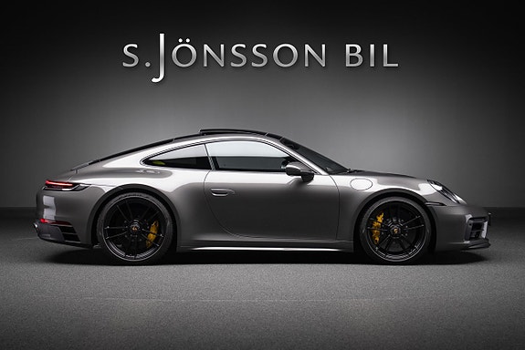 Porsche 911 Carrera 4 GTS 3 of 16