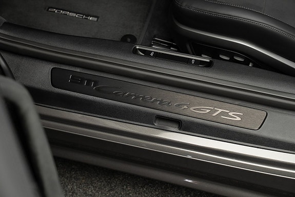 Porsche 911 Carrera 4 GTS 15 of 16