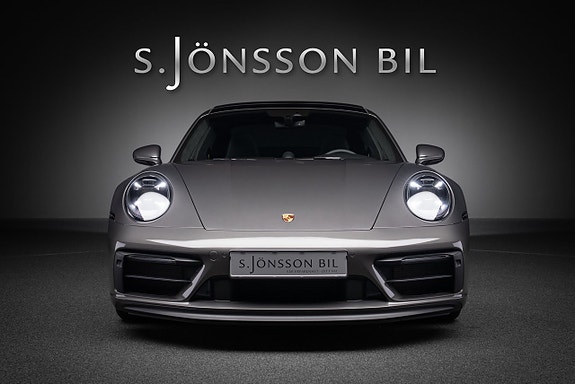 Porsche 911 Carrera 4 GTS 5 of 16