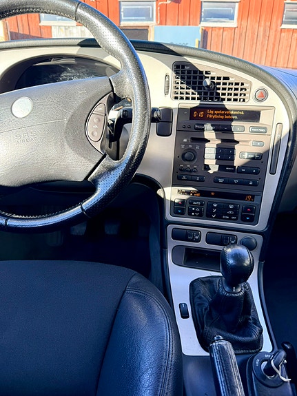 Saab 9-5 8 of 14