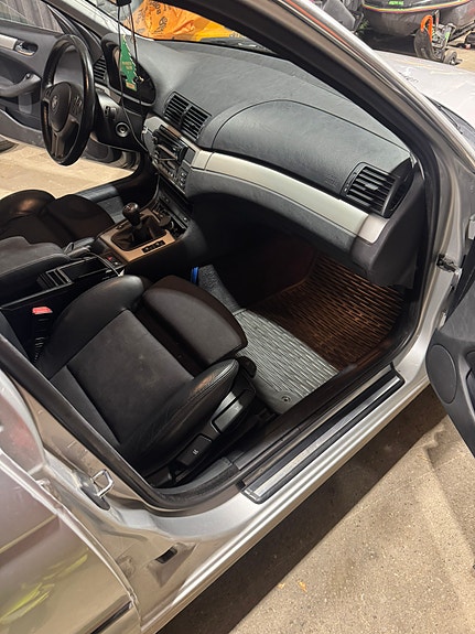 BMW 320i 7 of 7