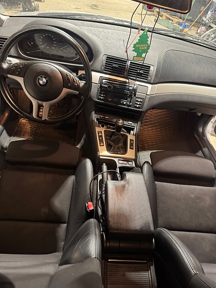 BMW 320i 6 of 7