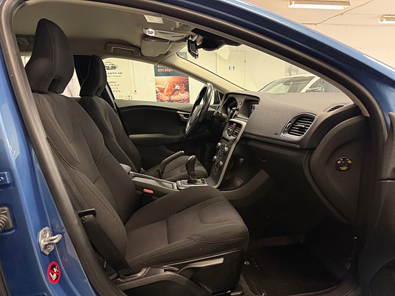 Volvo V40 14 of 30