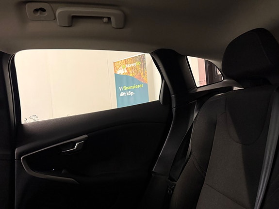 Volvo V40 30 of 30