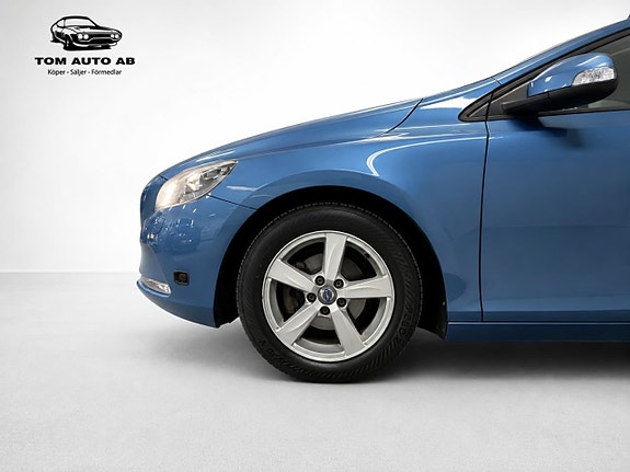 Volvo V40 3 of 30