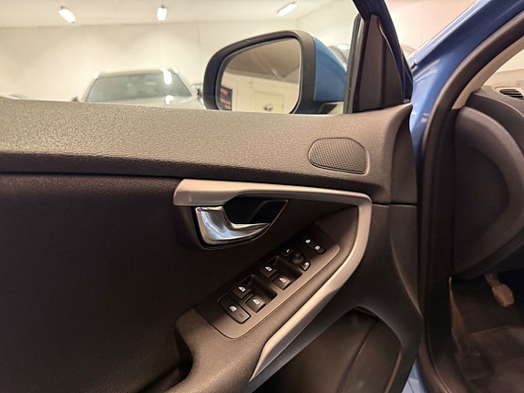 Volvo V40 9 of 30