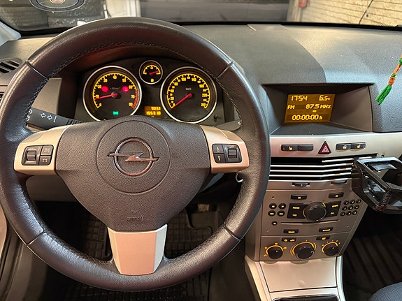 Opel Astra 9 of 11