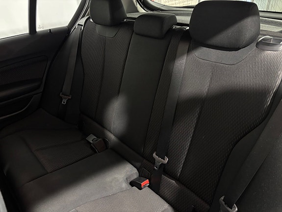 BMW 118i 21 of 30