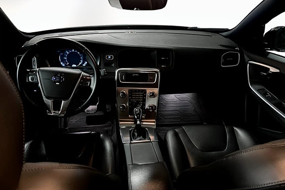 Volvo V60 Cross Country 4 of 9