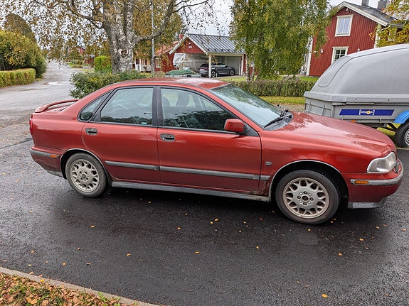 Volvo S40 2 of 3