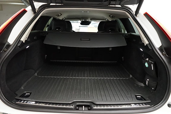 Volvo V90 Cross Country 8 of 17