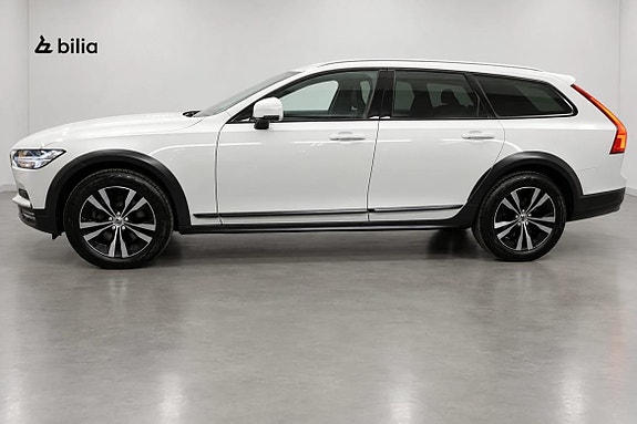Volvo V90 Cross Country 2 of 17