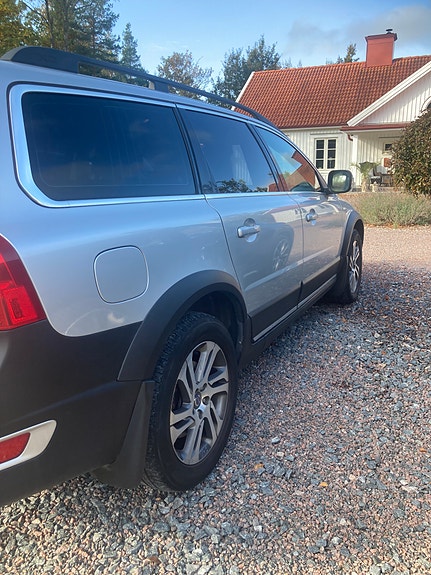 Volvo XC70 2 of 8