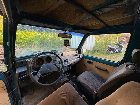 Daihatsu Rocky 8 of 9