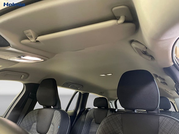 Volvo V60 Cross Country 8 of 14