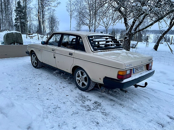 Volvo 244 8 of 8