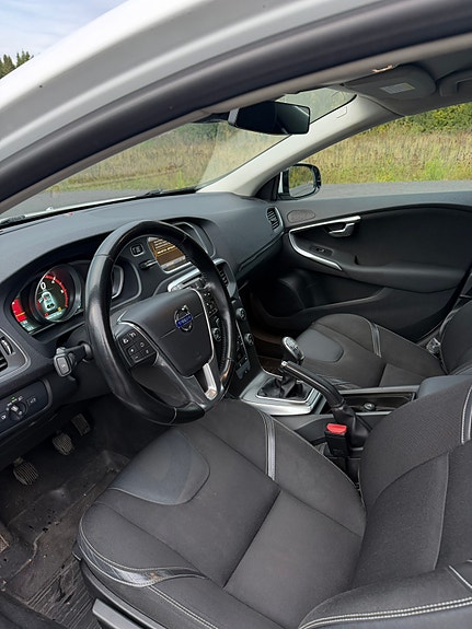 Volvo V40 6 of 11