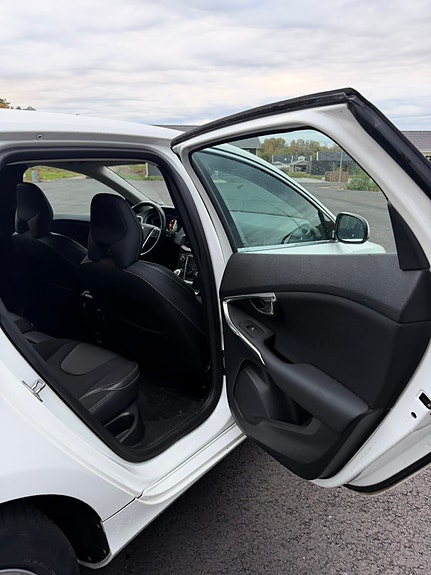 Volvo V40 9 of 11