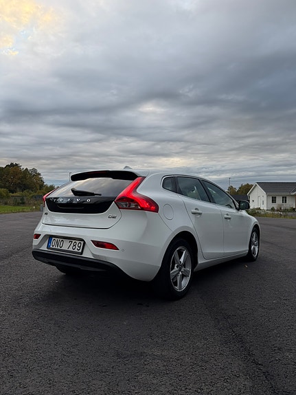 Volvo V40 4 of 11
