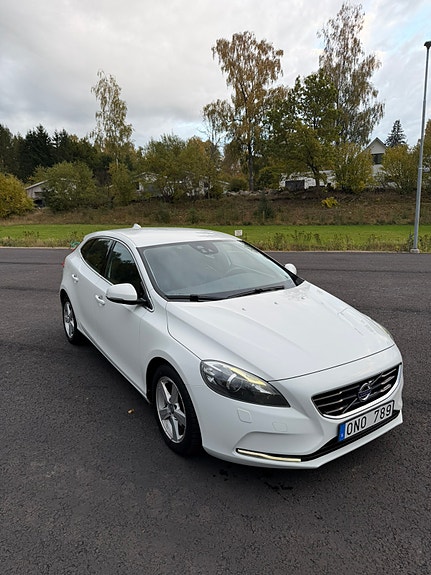 Volvo V40 3 of 11
