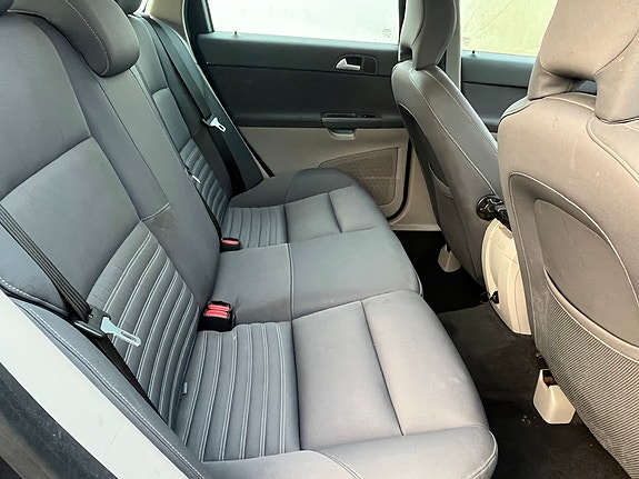 Volvo V50 3 of 17