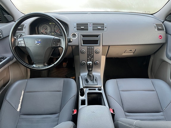 Volvo V50 2 of 17