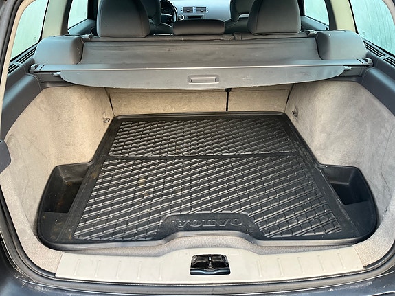 Volvo V50 4 of 17