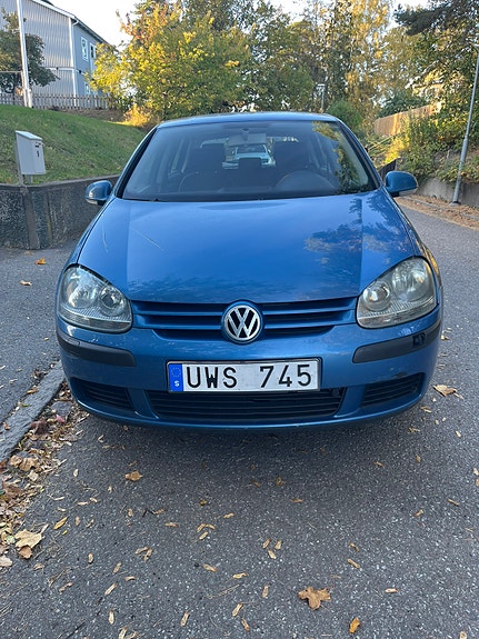Volkswagen Golf V 3 of 9