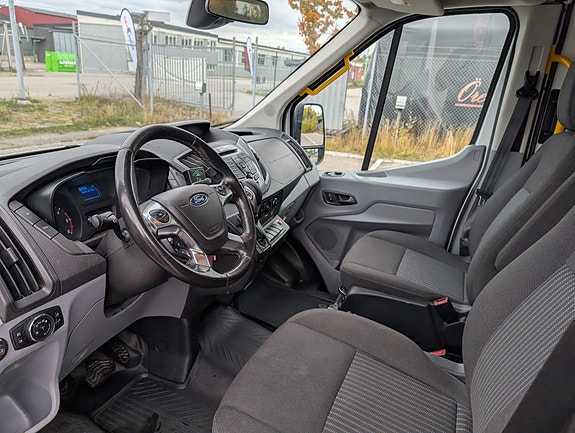 Ford Transit 9 of 30