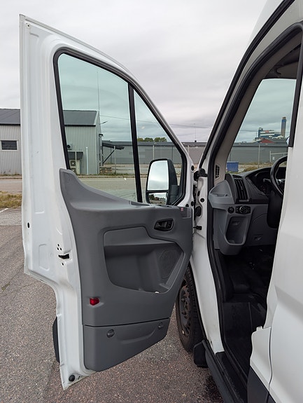 Ford Transit 8 of 30