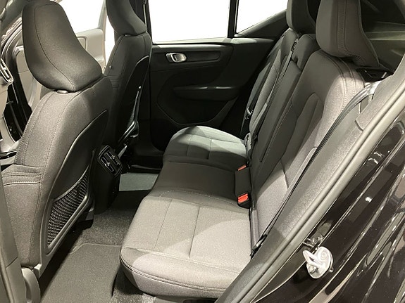 Volvo EX40 6 of 11