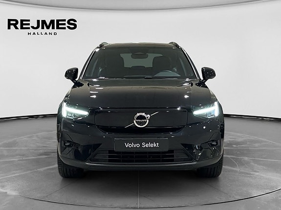 Volvo EX40 8 of 11