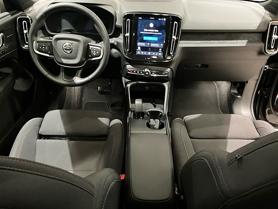 Volvo EX40 5 of 11