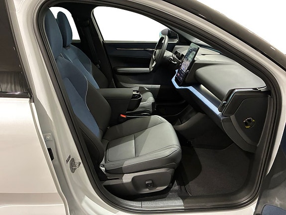Volvo EX30 4 of 15