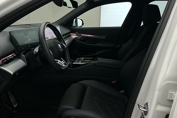 BMW i5 10 of 27