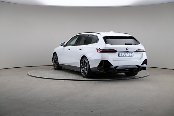BMW i5 2 of 27