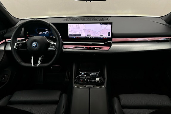 BMW i5 6 of 27