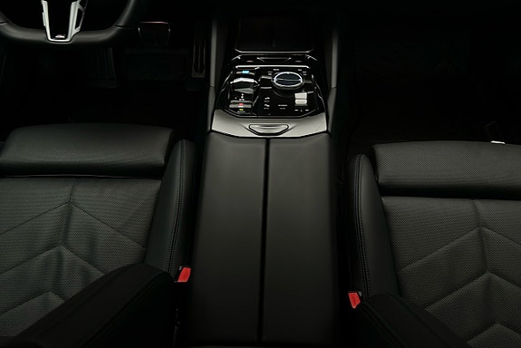 BMW i5 9 of 27