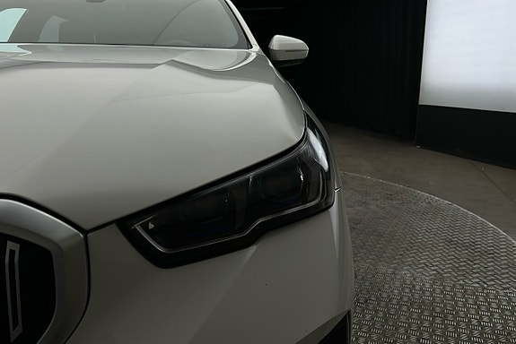 BMW i5 11 of 27