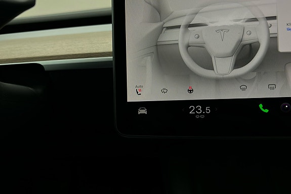 Tesla Model Y 22 of 26