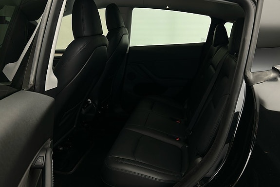 Tesla Model Y 12 of 26
