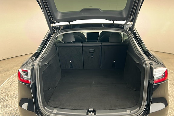 Tesla Model Y 13 of 26