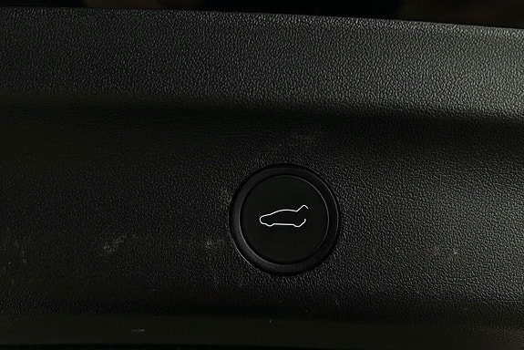 Tesla Model Y 14 of 26