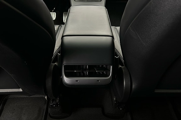 Tesla Model Y 23 of 26