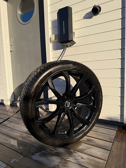 Product image 1 of 2